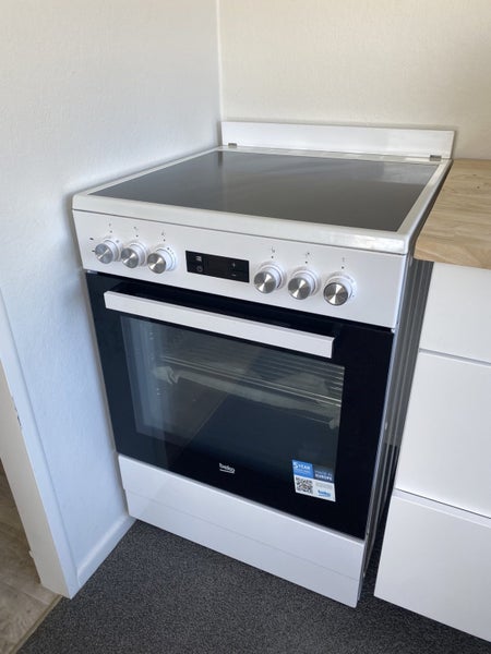 Beko Freestanding Oven Carousel 1