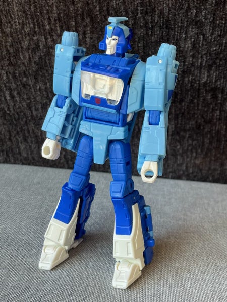 BLURR - Transformers Studio Series - Deluxe Class Carousel 1
