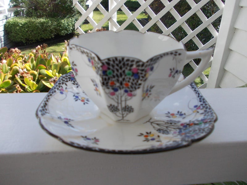 SHELLEY TEA CUP & SAUCER Carousel 1