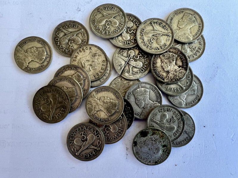 25 x Pre 1946 NZ Threepence Carousel 1