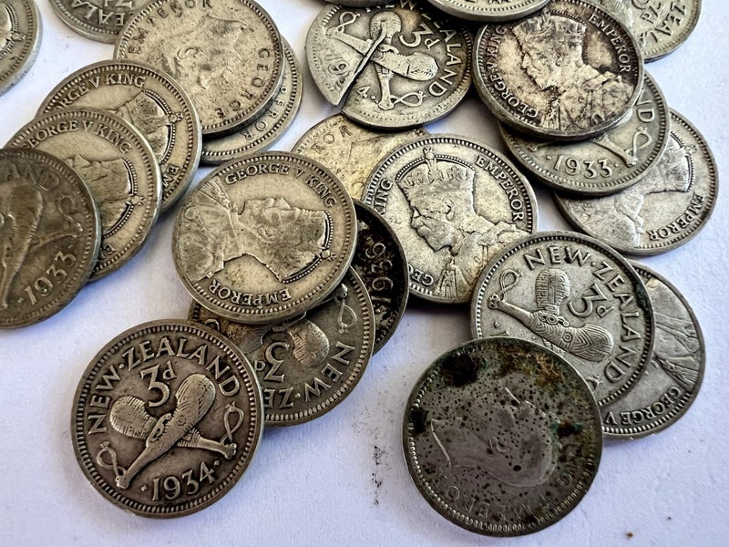 25 x Pre 1946 NZ Threepence Carousel 2
