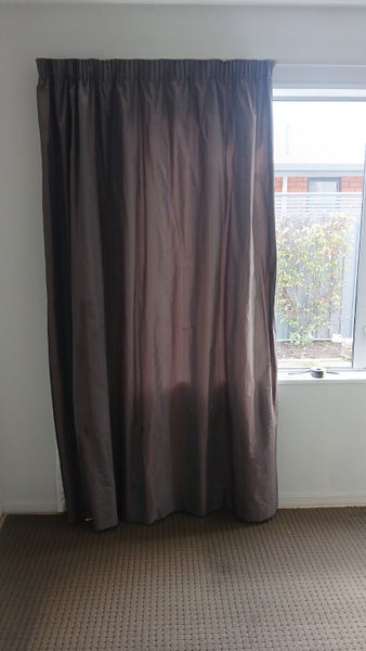 CURTAINS Carousel 1