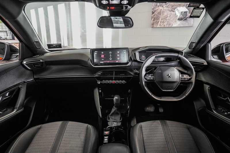 2024 Peugeot 2008 Allure 1.2Pt/6At63613528082051111