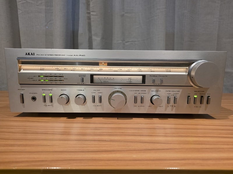Akai AA-R40 FM Stereo Receiver Carousel 1