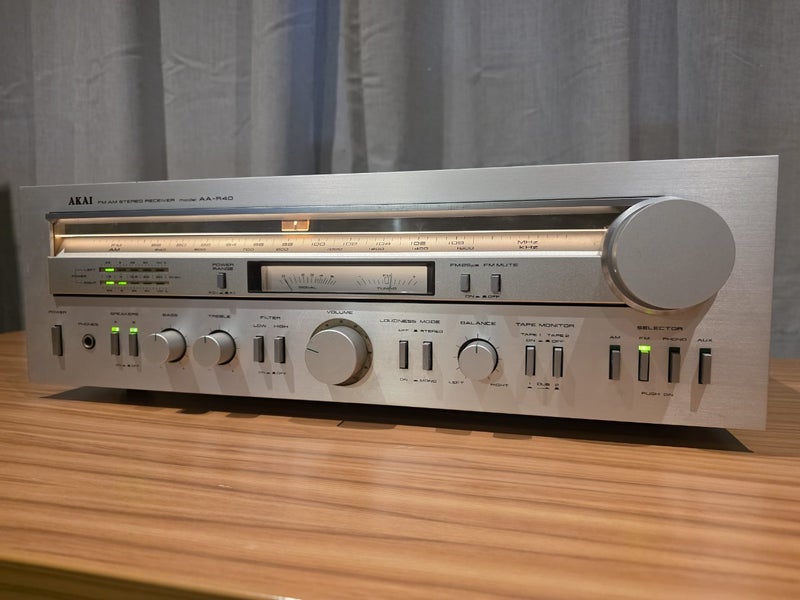 Akai AA-R40 FM Stereo Receiver Carousel 2