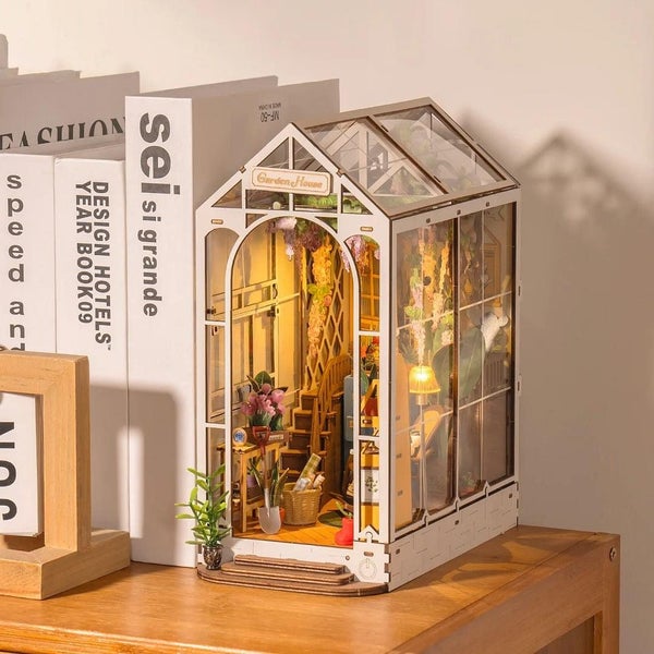 Rolife Garden House DIY Book Nook Shelf Insert Kit - TGB06 Carousel 2