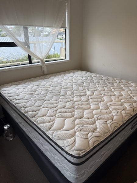Beautyrest California king bed+mattress Carousel 2
