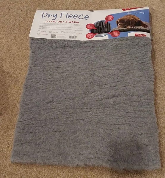 Yours droolly medium 53 x 76cm dry fleece, brand new, draws moisture away Carousel 1