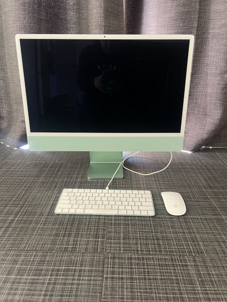 iMac M1 24” screen Carousel 1