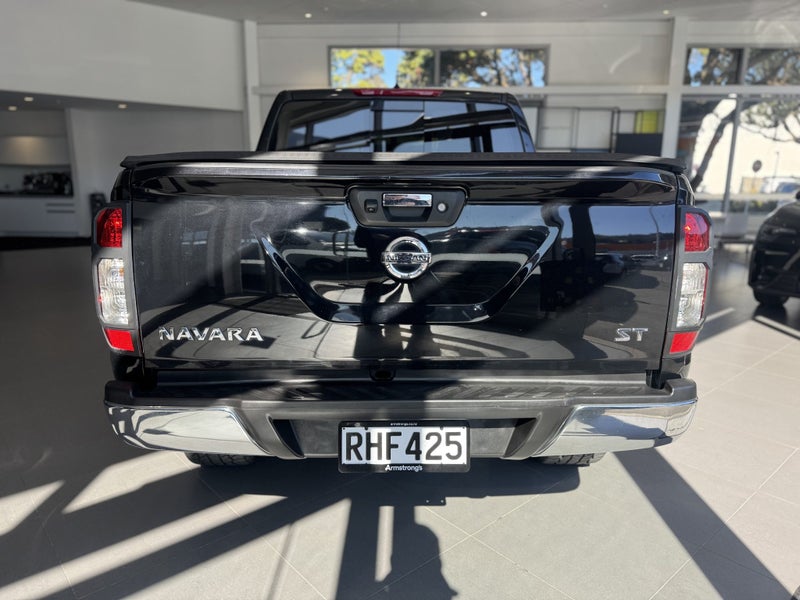 2020 Nissan Navara ST 2.3D/4WD/6MT/UT/463613529674369114