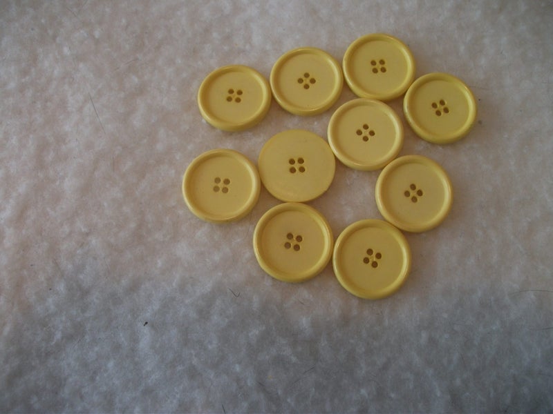 10 x Yellow - 4 Hole Buttons - 28mm Carousel 1