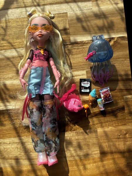 Monster High Lagoona Carousel 1