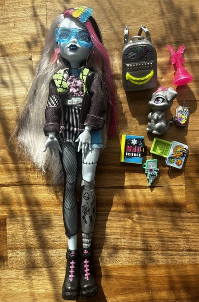 Monster High Frankie Carousel 1