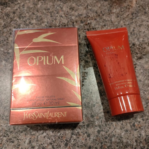 New Opium gift set Carousel 1