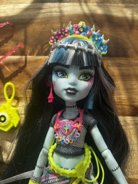 Monster High Monster Fest Frankie Carousel 2