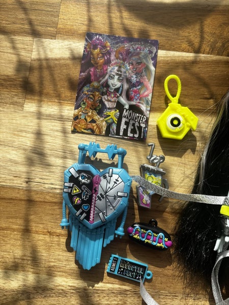 Monster High Monster Fest Frankie Carousel 4
