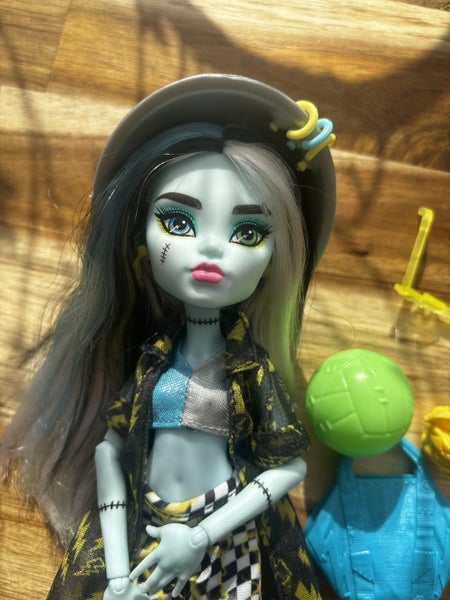 Monster High Scare-adise Island Frankie Carousel 2