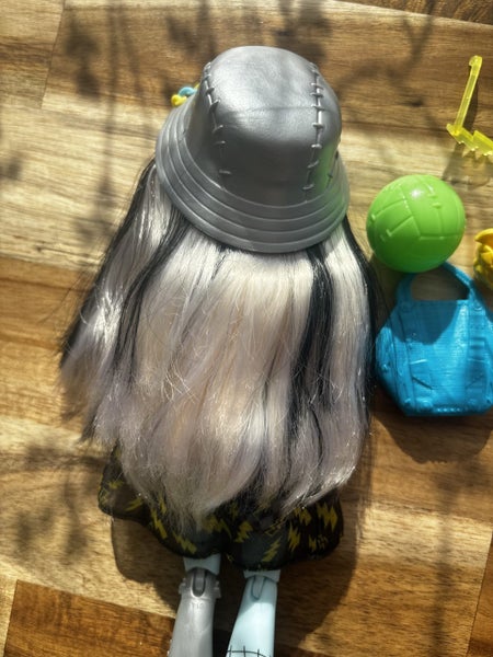 Monster High Scare-adise Island Frankie Carousel 4