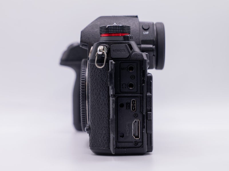 Panasonic Lumix S1R Body – Excellent Condition + Extras!64353445464322112