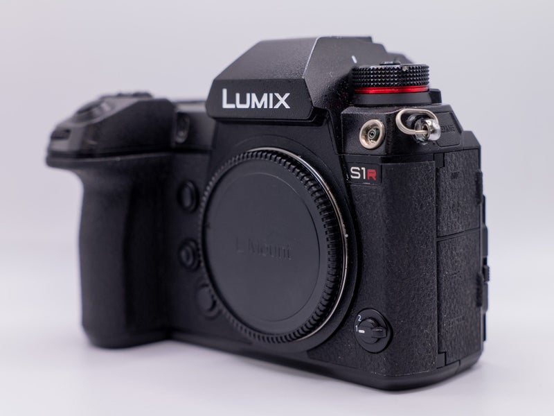 Panasonic Lumix S1R Body – Excellent Condition + Extras!64353445464322114