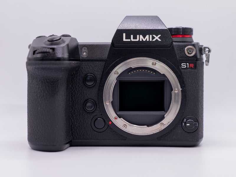 Panasonic Lumix S1R Body – Excellent Condition + Extras!64353445464322110