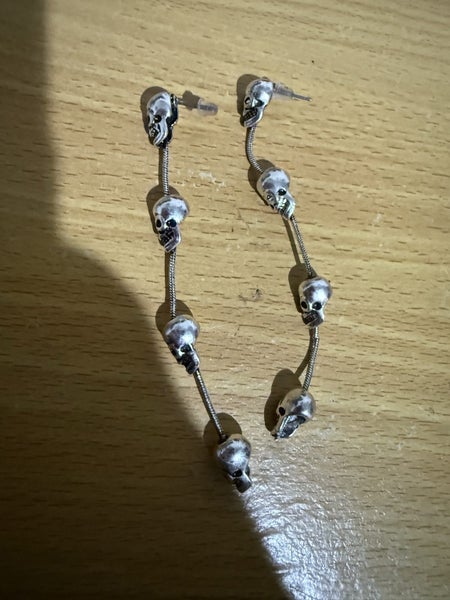 New- skull hanging earrings Carousel 1