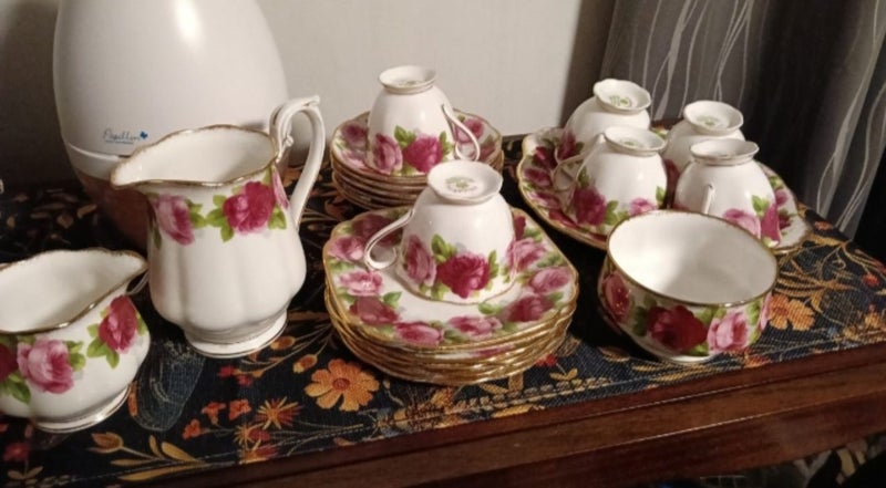 VINTAGE ROYAL ALBERT TEA SET WITH EXTRAS Carousel 1