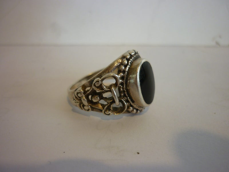 ORNATE SILVER & ONYX RING. Carousel 1
