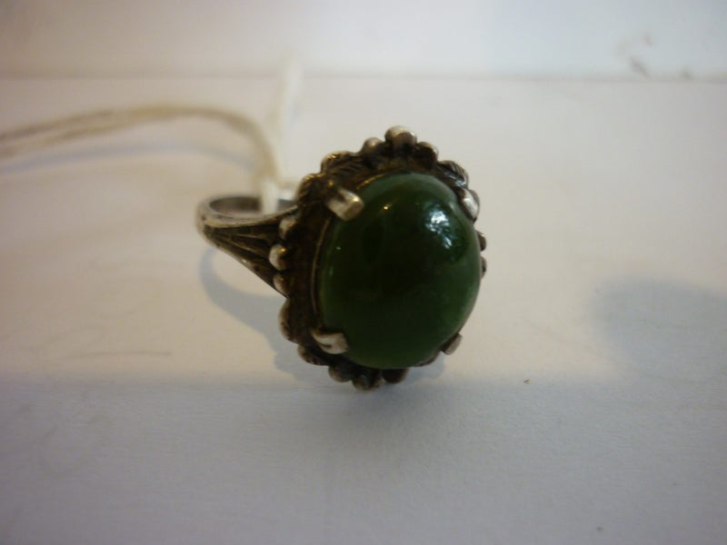 GREENSTONE & SILVER VINTAGE RING Carousel 2