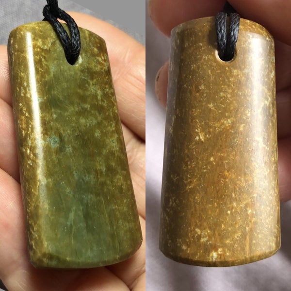 2 DAY AUCTION!: 4.9cm Raukaraka Greenstone Toki Pendant, $1 Reserve Carousel 1