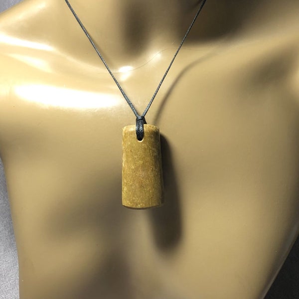 2 DAY AUCTION!: 4.9cm Raukaraka Greenstone Toki Pendant, $1 Reserve Carousel 9