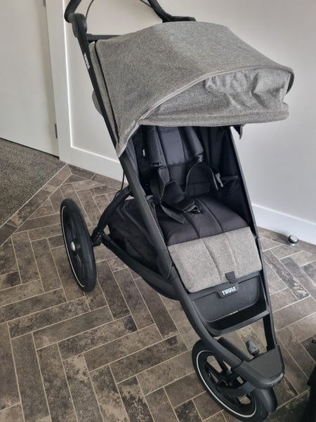 Thule Urban Glide 2 + Bassinet Carousel 2