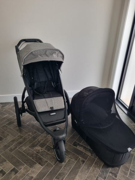 Thule Urban Glide 2 + Bassinet Carousel 1