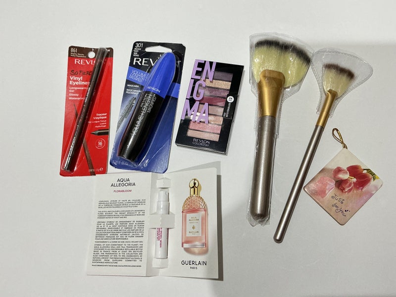 SET FOR MAKEUP —6 items — all New—( #7 ) Carousel 1
