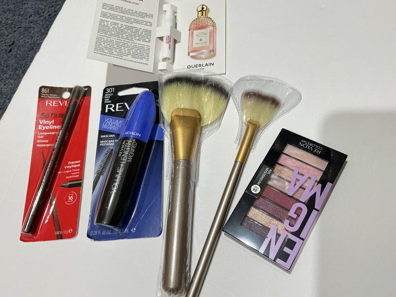SET FOR MAKEUP —6 items — all New—( #7 ) Carousel 7