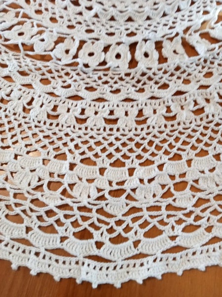 Round crochet tablecloth Carousel 2