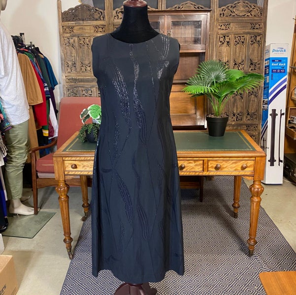 Elegant black sleeveless midi dress – Robyn Mathieson – Size 12 Carousel 1