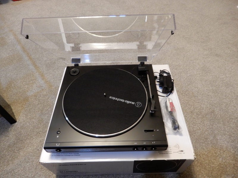 Audio-Technica wireless belt-drive turntable & LPs Carousel 1