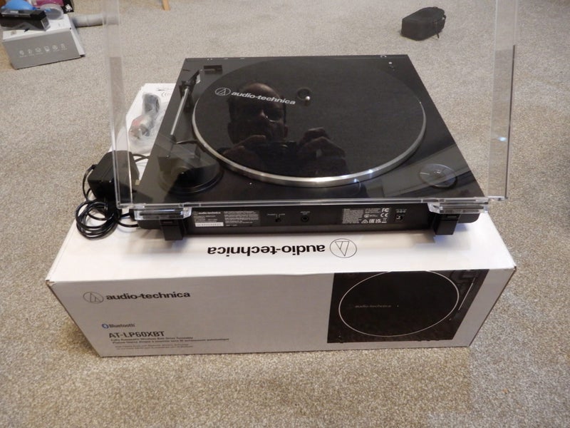 Audio-Technica wireless belt-drive turntable & LPs Carousel 2