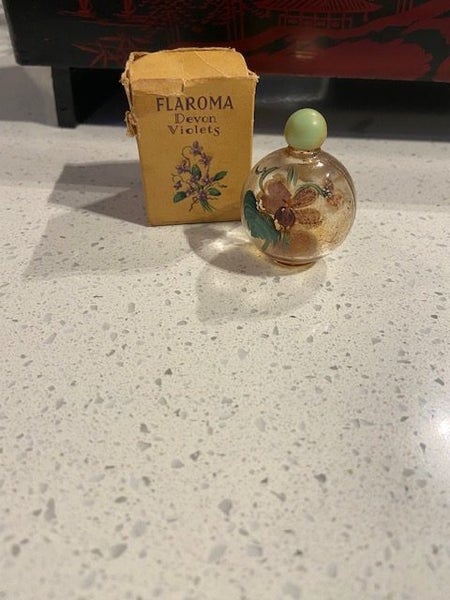 Flaroma Devon Violets (with box) Carousel 1