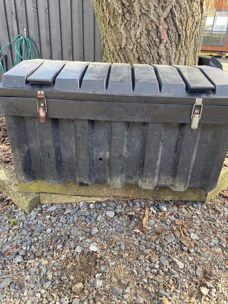 Tyson plastic tool box. Carousel 1
