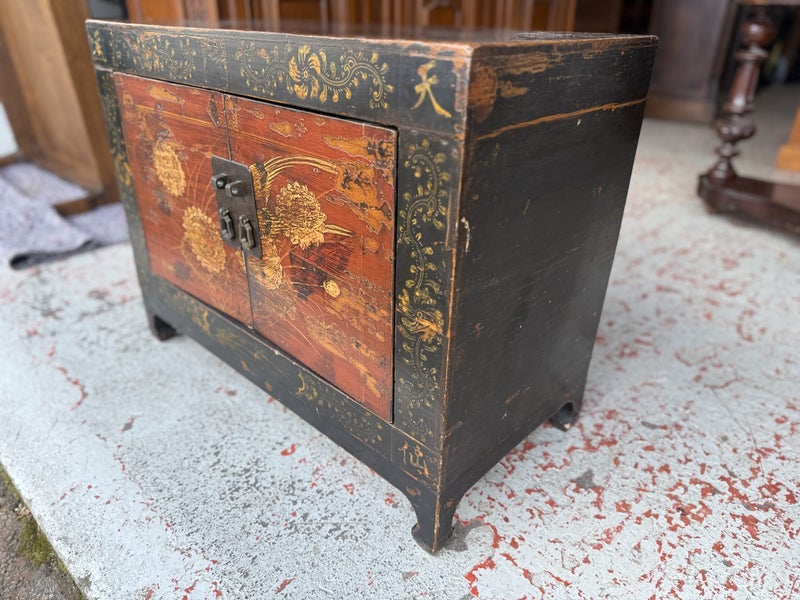 Quality Vintage Chinese Decorated Lacquered Cabinet Carousel 2