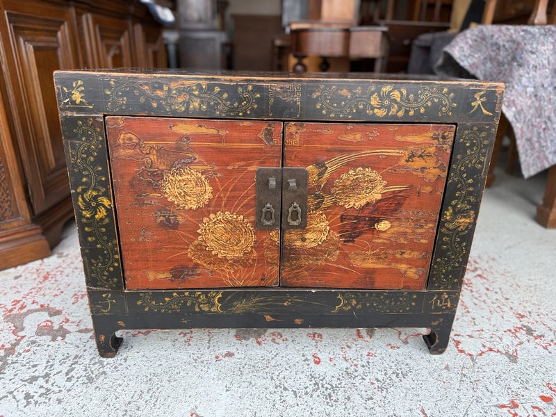 Quality Vintage Chinese Decorated Lacquered Cabinet Carousel 1