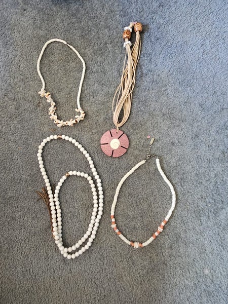 4 X NECKLACES Carousel 1