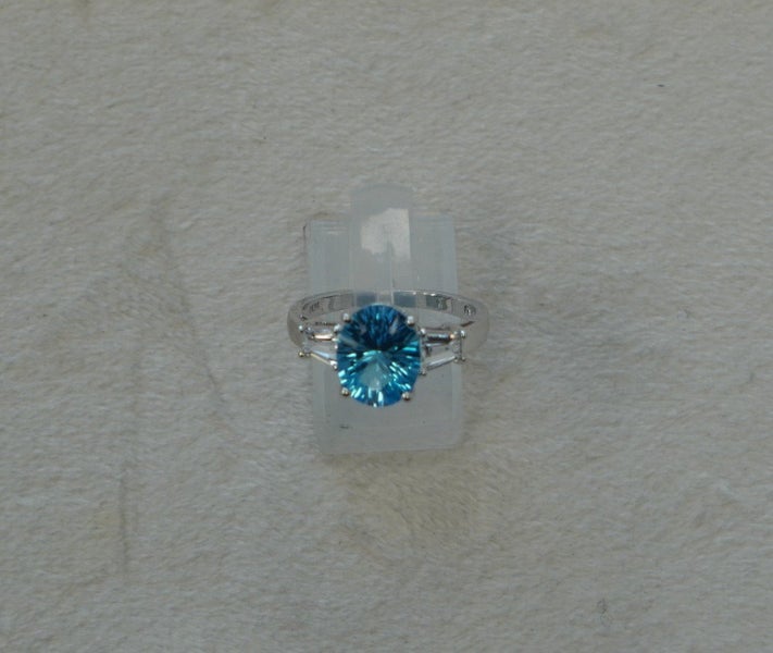 10k White Gold Ring with Blue Topaz Stone Carousel 1