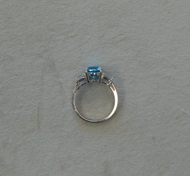 10k White Gold Ring with Blue Topaz Stone Carousel 2