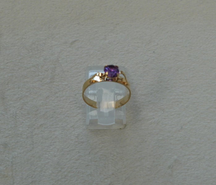9k Yellow Gold Ring with Amethyst Carousel 1