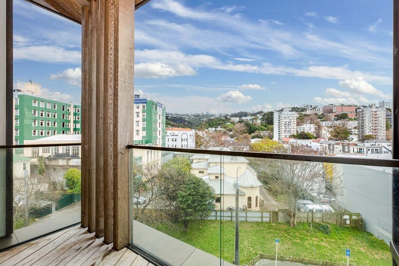 Must Be Sold - Sunset West Apartment63622408593537114