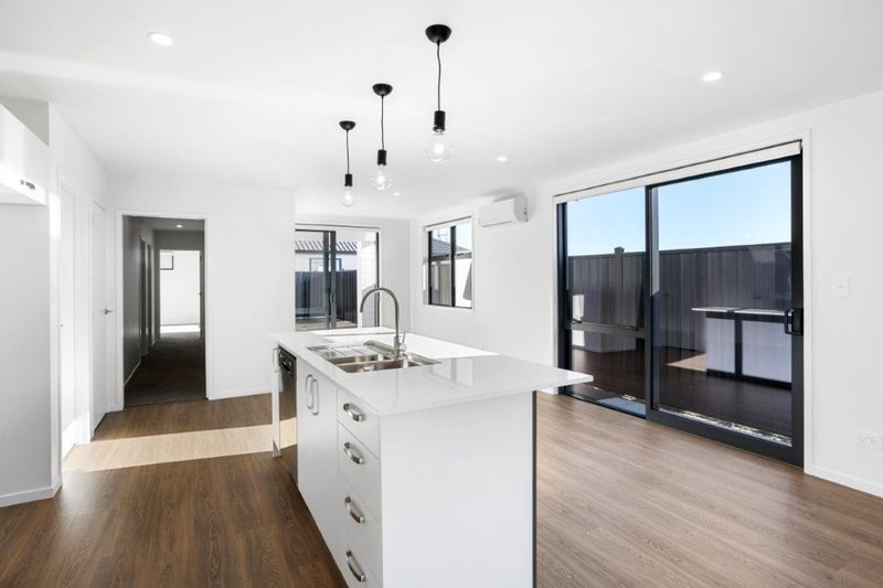 Stylish New Build in Te Awanui Waters63622824425475112