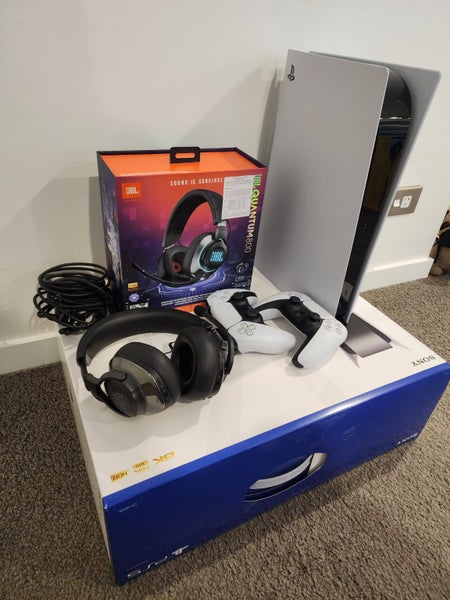 PlayStation 5 (CFI-1202A) inc 2 x controllers plus JBL Quantum 800 Headphones Carousel 1